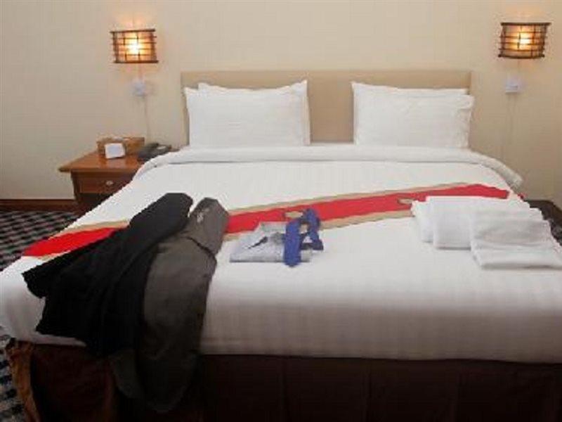 Asia Plaza Hotel Yangon Dış mekan fotoğraf