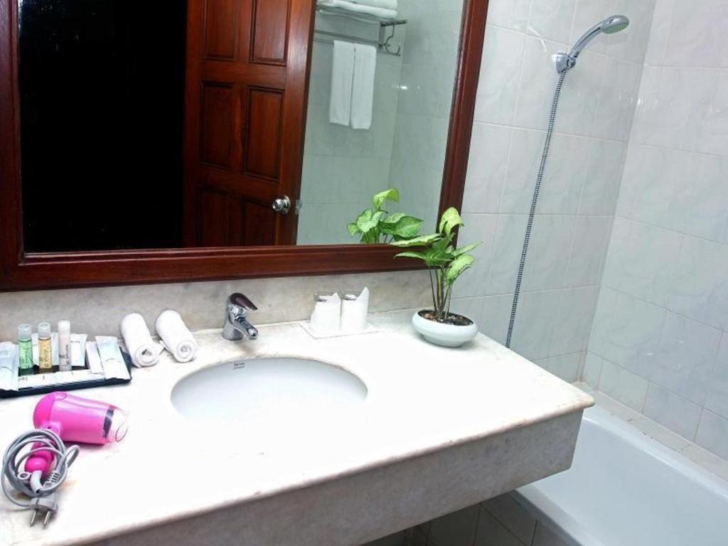 Asia Plaza Hotel Yangon Dış mekan fotoğraf