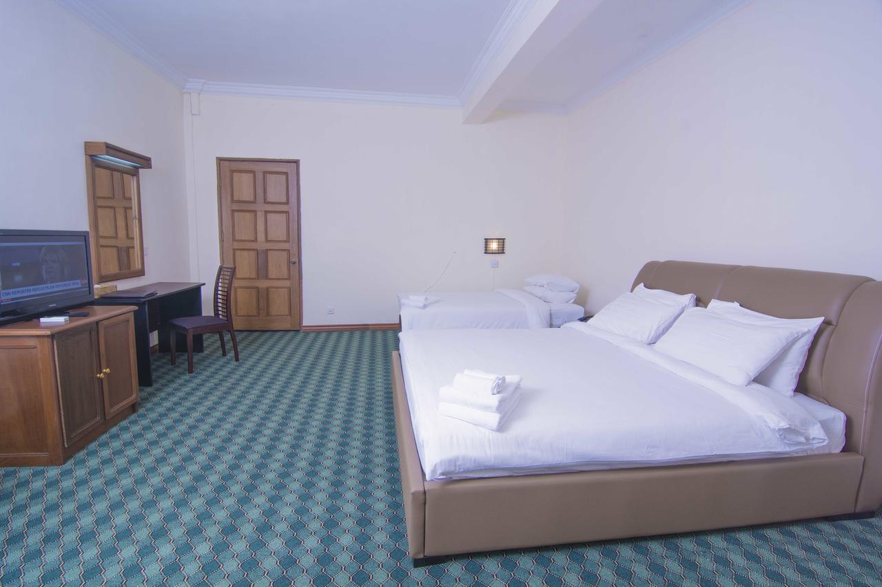 Asia Plaza Hotel Yangon Dış mekan fotoğraf