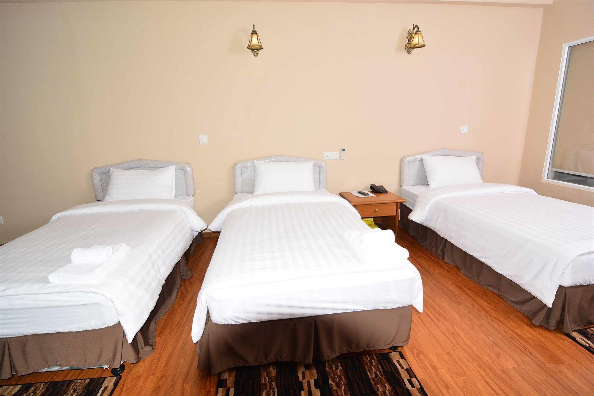 Asia Plaza Hotel Yangon Dış mekan fotoğraf