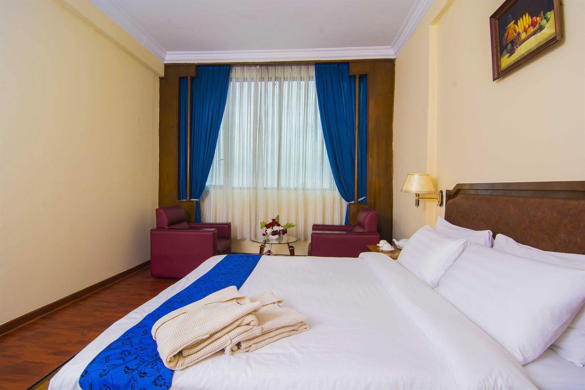 Asia Plaza Hotel Yangon Dış mekan fotoğraf