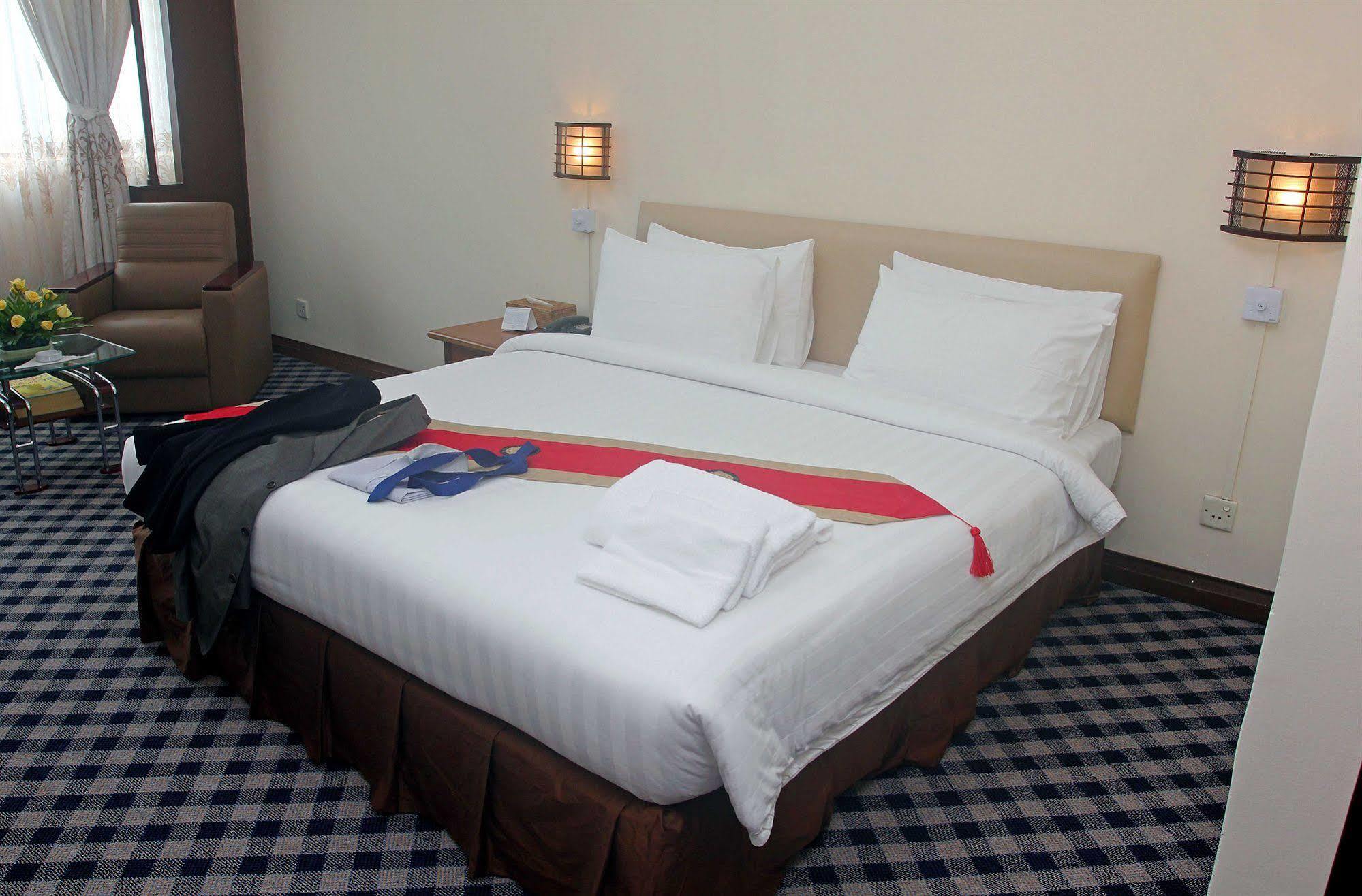 Asia Plaza Hotel Yangon Dış mekan fotoğraf