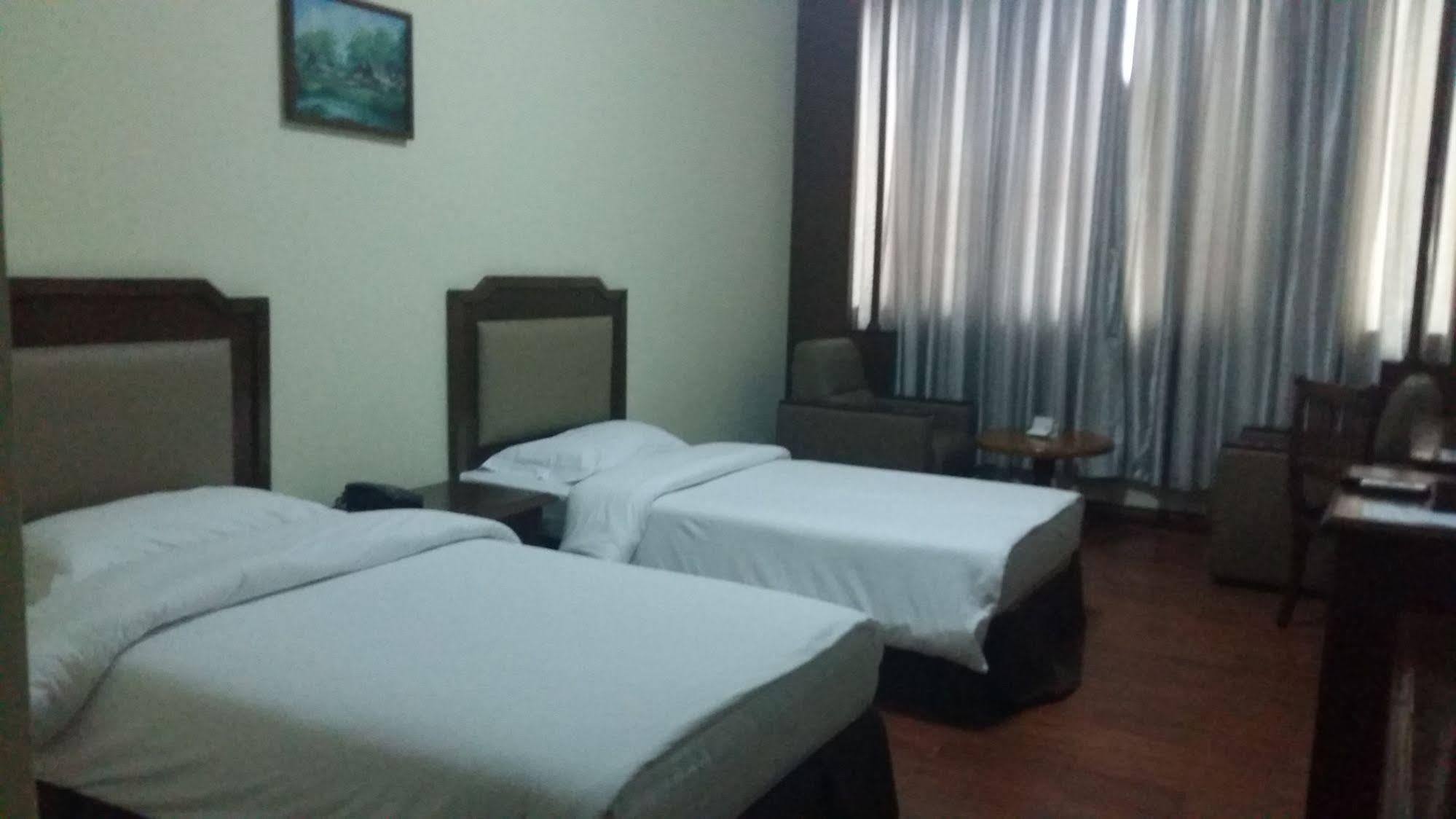 Asia Plaza Hotel Yangon Dış mekan fotoğraf
