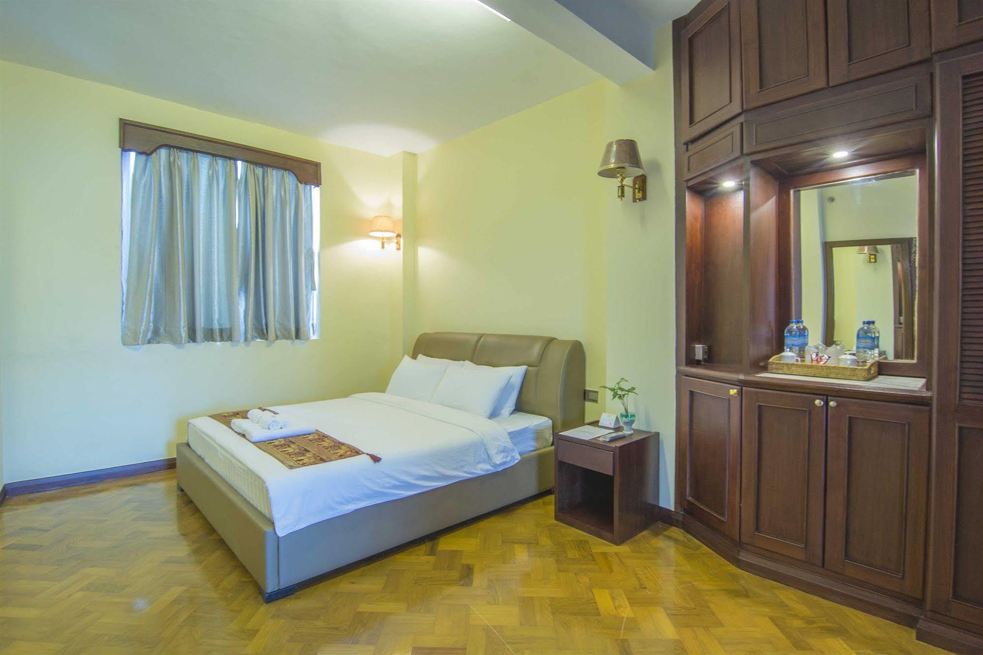 Asia Plaza Hotel Yangon Dış mekan fotoğraf