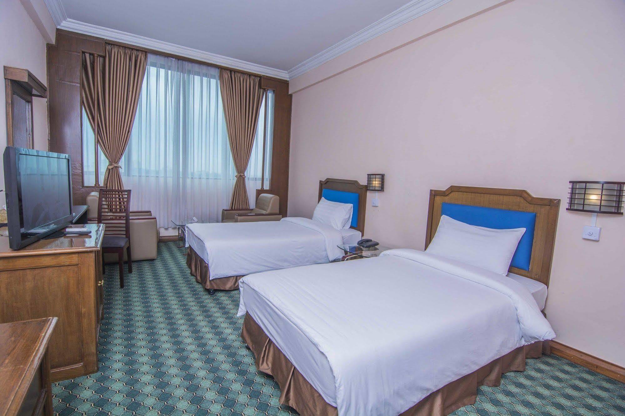 Asia Plaza Hotel Yangon Dış mekan fotoğraf