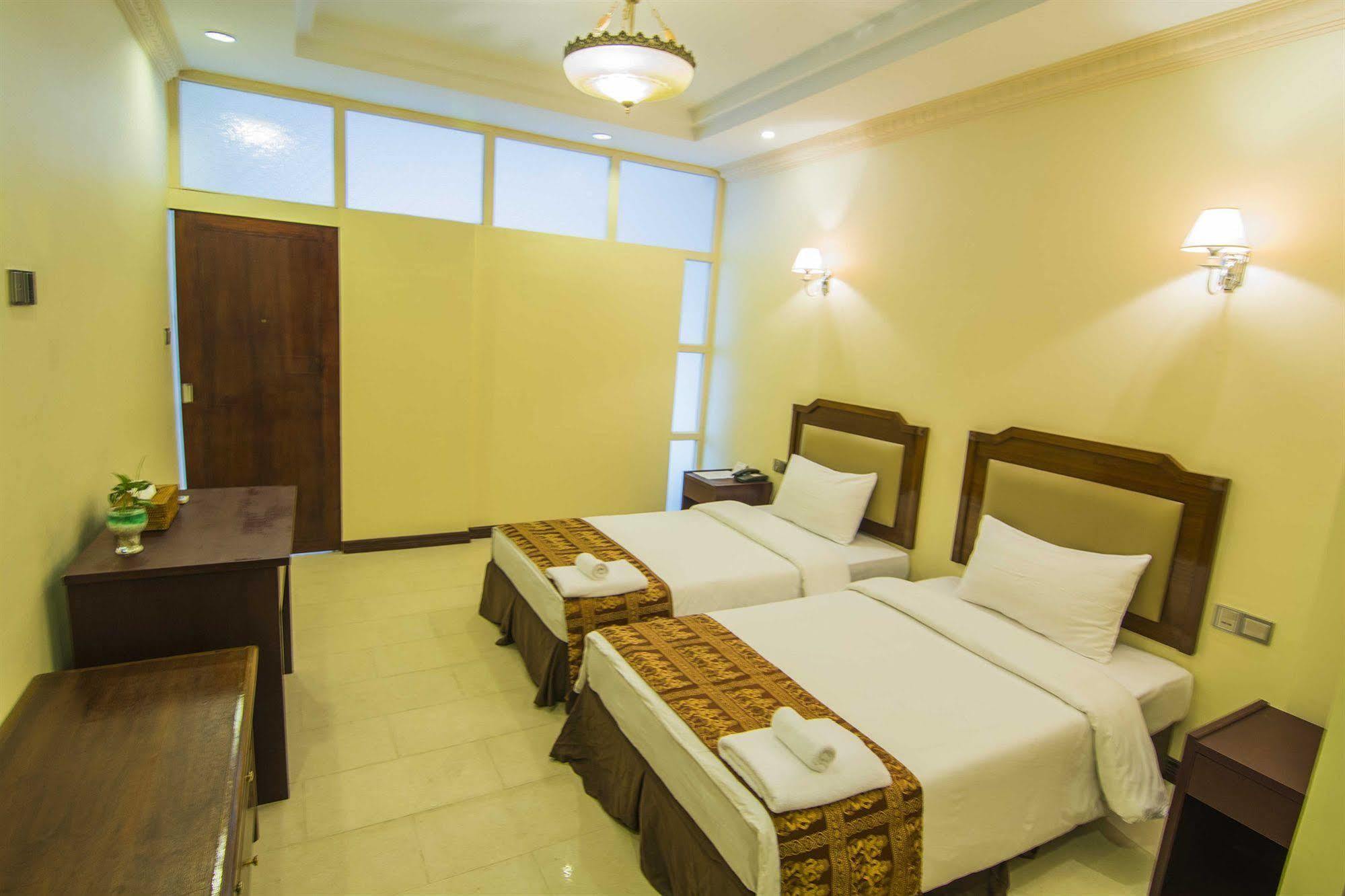 Asia Plaza Hotel Yangon Dış mekan fotoğraf