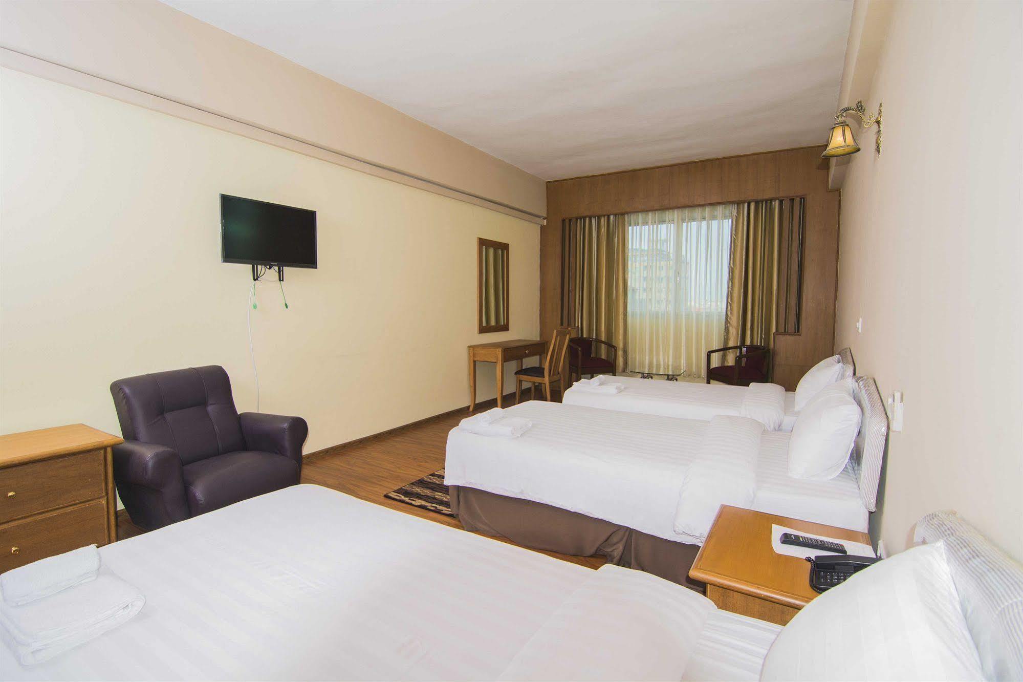 Asia Plaza Hotel Yangon Dış mekan fotoğraf