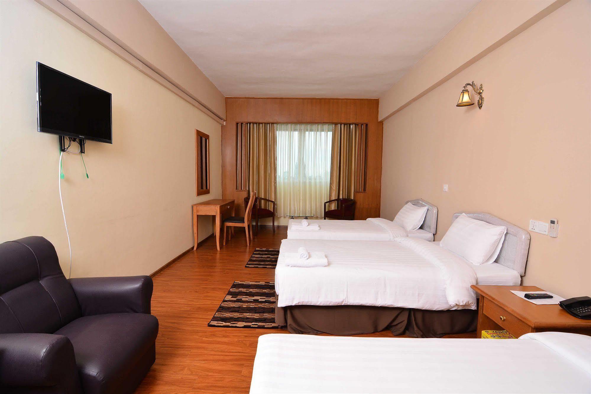 Asia Plaza Hotel Yangon Dış mekan fotoğraf